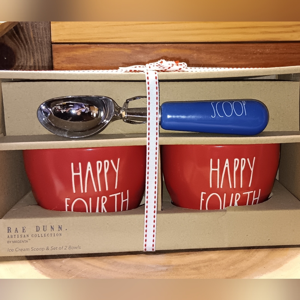 Rae Dunn  HAPPY 4th ice cream set with scooper